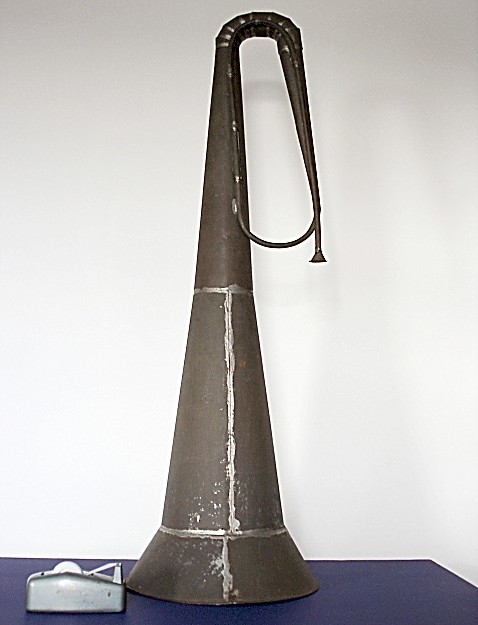  LARGE 10 YEAR ANNIVERSARY TIN HORN
